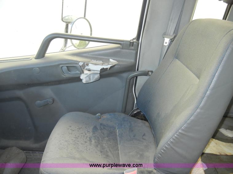 image for item A3322 1999 Mitsubishi FM617 box truck