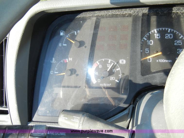 image for item A3322 1999 Mitsubishi FM617 box truck