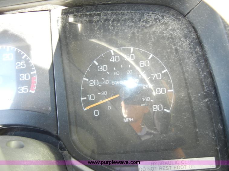 image for item A3322 1999 Mitsubishi FM617 box truck