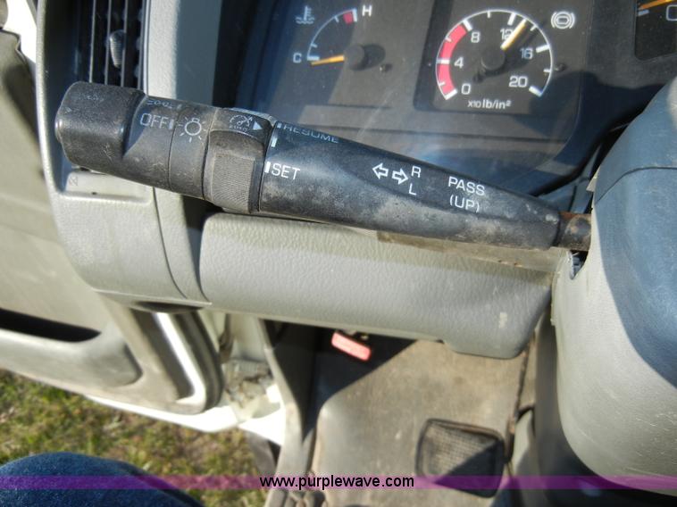 image for item A3322 1999 Mitsubishi FM617 box truck