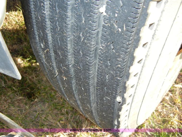 image for item A3322 1999 Mitsubishi FM617 box truck