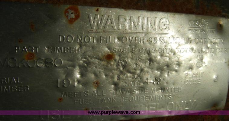 image for item A3322 1999 Mitsubishi FM617 box truck