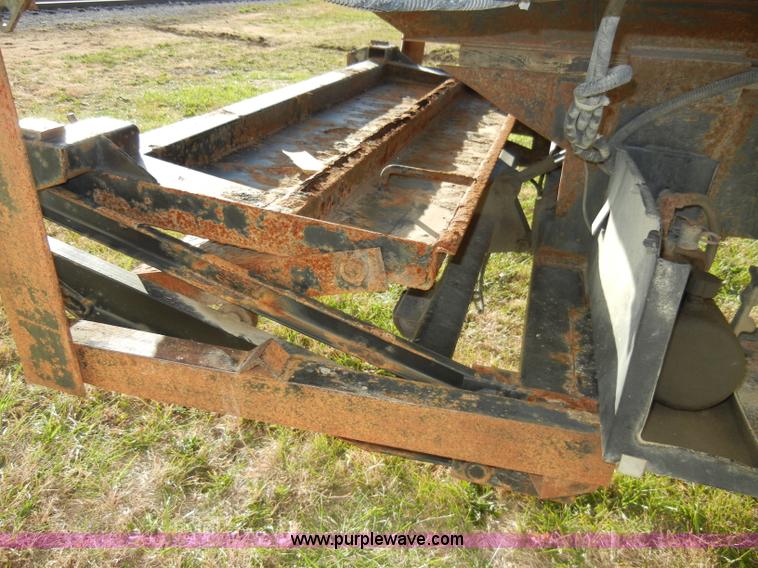 image for item A3322 1999 Mitsubishi FM617 box truck