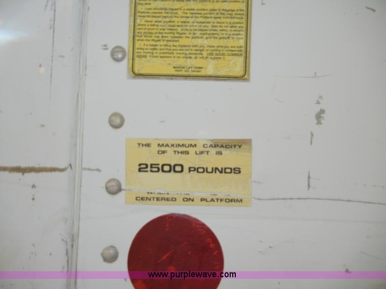 image for item A3322 1999 Mitsubishi FM617 box truck