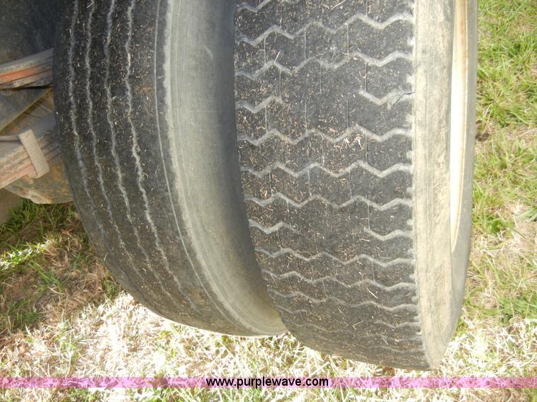 image for item A3322 1999 Mitsubishi FM617 box truck