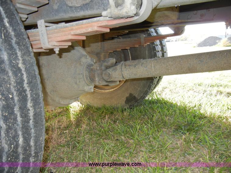 image for item A3322 1999 Mitsubishi FM617 box truck