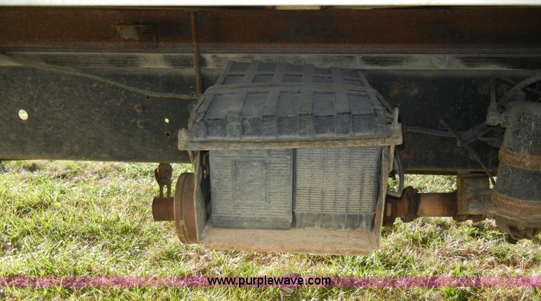 image for item A3322 1999 Mitsubishi FM617 box truck