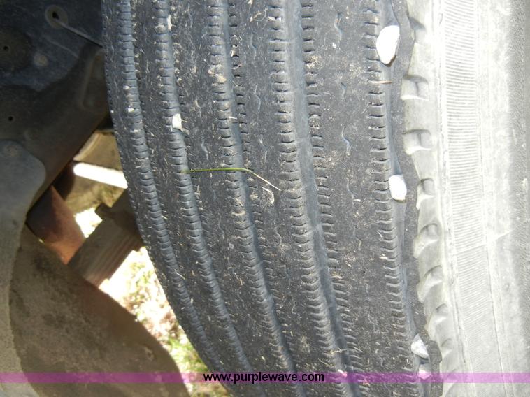 image for item A3322 1999 Mitsubishi FM617 box truck