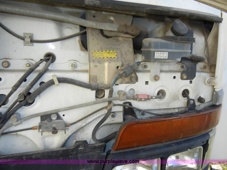 image for item A3322 1999 Mitsubishi FM617 box truck