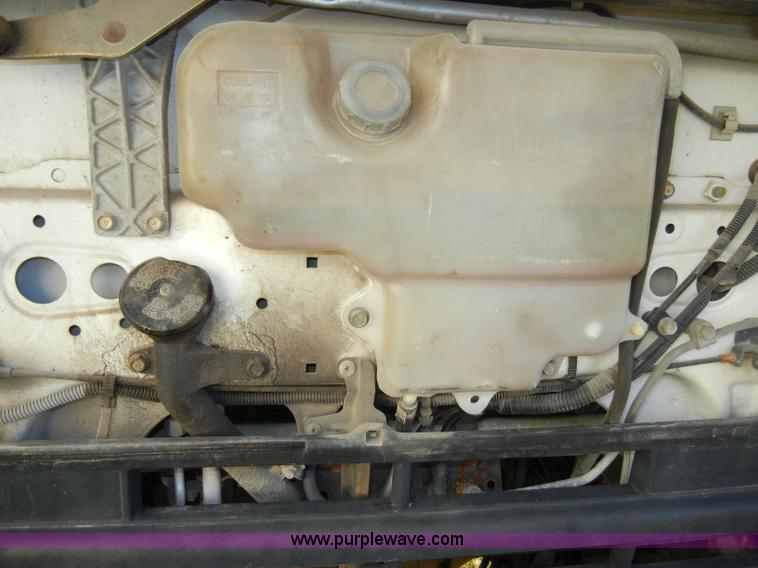 image for item A3322 1999 Mitsubishi FM617 box truck