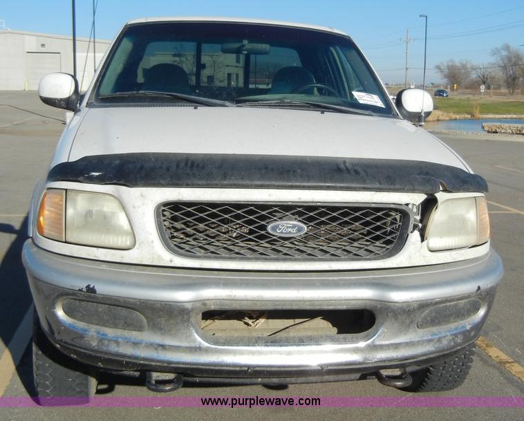 image for item A3352 1998 Ford F250 XLT pickup