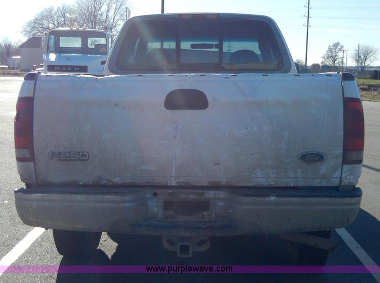 image for item A3352 1998 Ford F250 XLT pickup