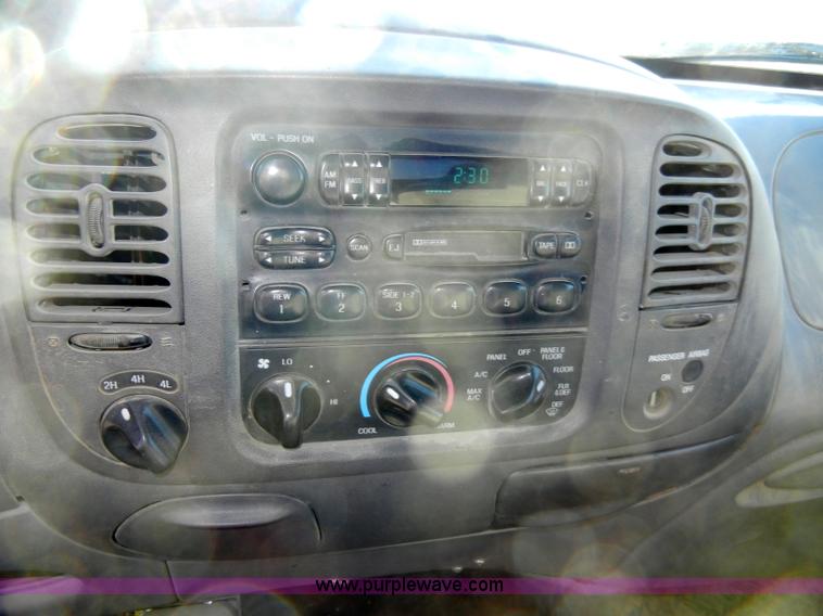 image for item A3352 1998 Ford F250 XLT pickup
