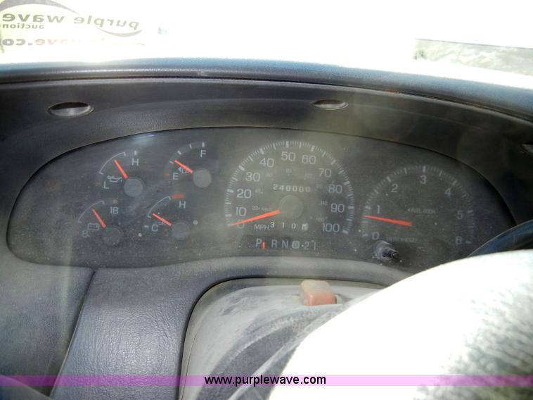 image for item A3352 1998 Ford F250 XLT pickup