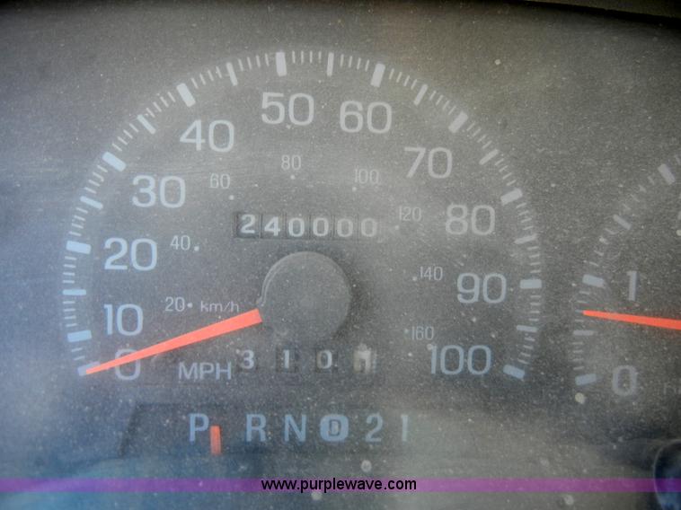 image for item A3352 1998 Ford F250 XLT pickup