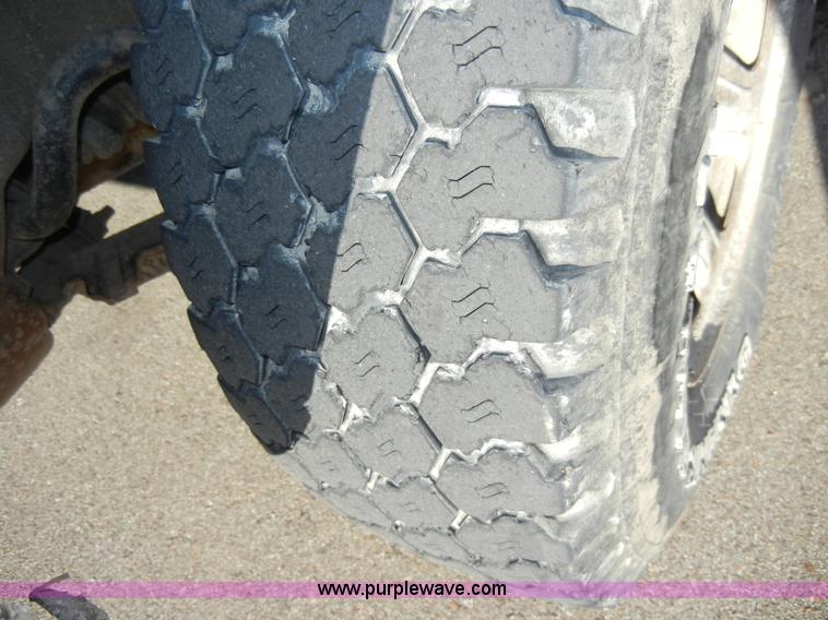 image for item A3352 1998 Ford F250 XLT pickup