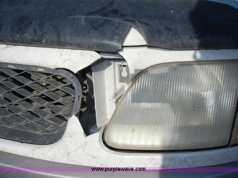 image for item A3352 1998 Ford F250 XLT pickup
