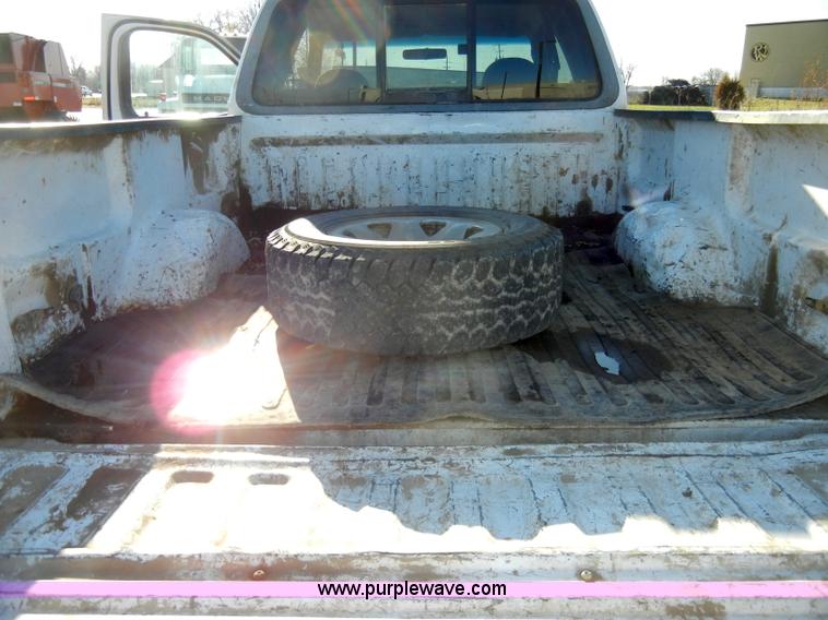 image for item A3352 1998 Ford F250 XLT pickup