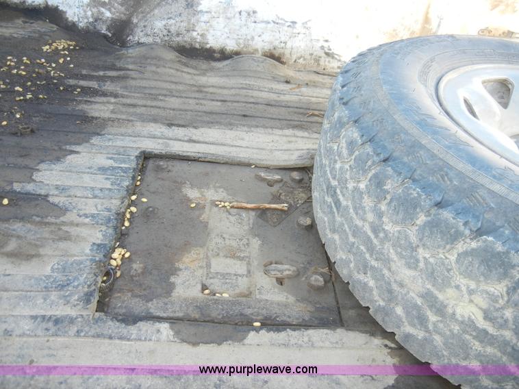 image for item A3352 1998 Ford F250 XLT pickup