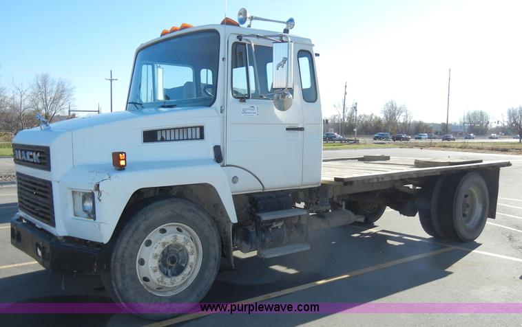 image for item A3353 1989 Mack CS250P flatbed truck