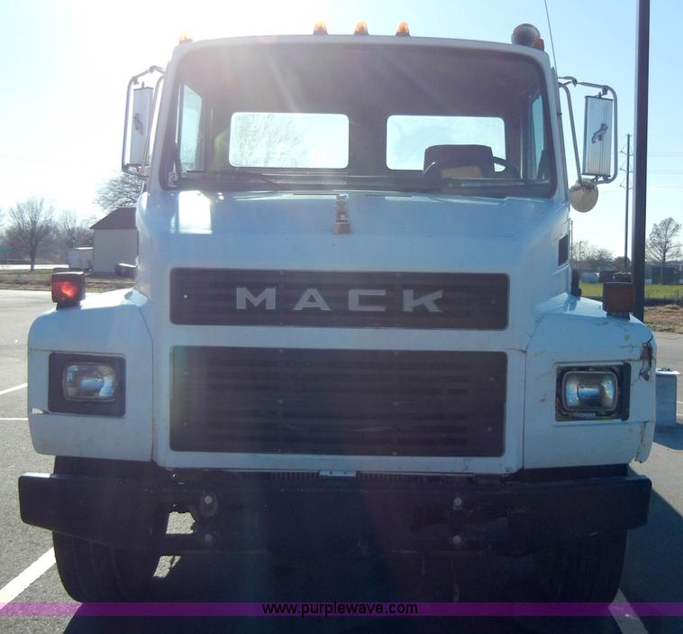 image for item A3353 1989 Mack CS250P flatbed truck