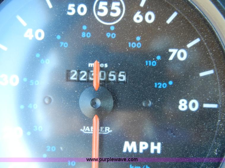 image for item A3353 1989 Mack CS250P flatbed truck