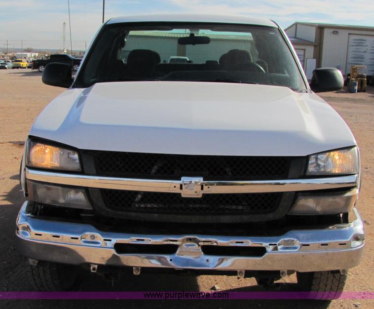image for item B2130 2006 Chevrolet Silverado C2500HD extended cab pickup truck