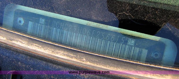 image for item B2130 2006 Chevrolet Silverado C2500HD extended cab pickup truck