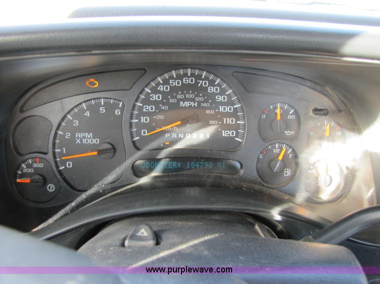 image for item B2130 2006 Chevrolet Silverado C2500HD extended cab pickup truck