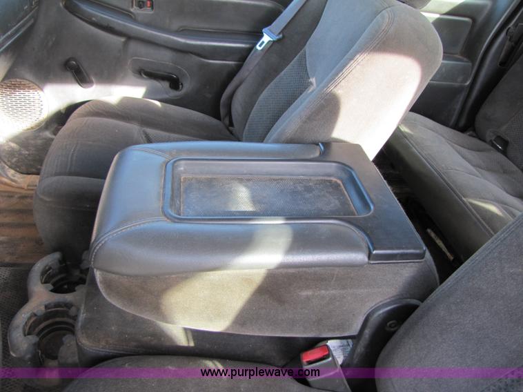 image for item B2130 2006 Chevrolet Silverado C2500HD extended cab pickup truck