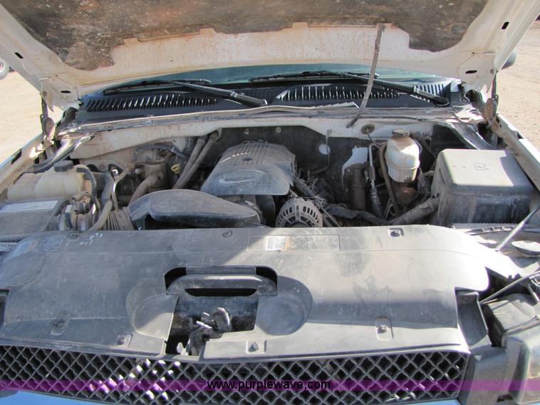 image for item B2130 2006 Chevrolet Silverado C2500HD extended cab pickup truck