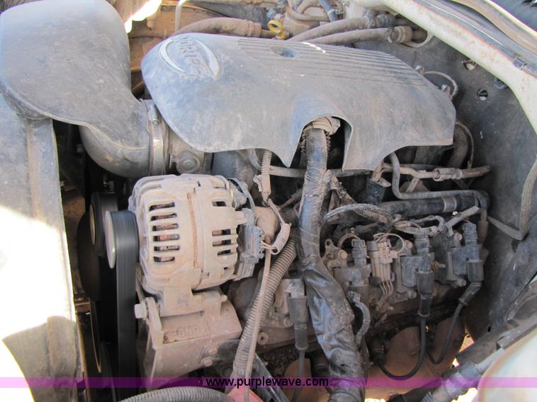 image for item B2130 2006 Chevrolet Silverado C2500HD extended cab pickup truck