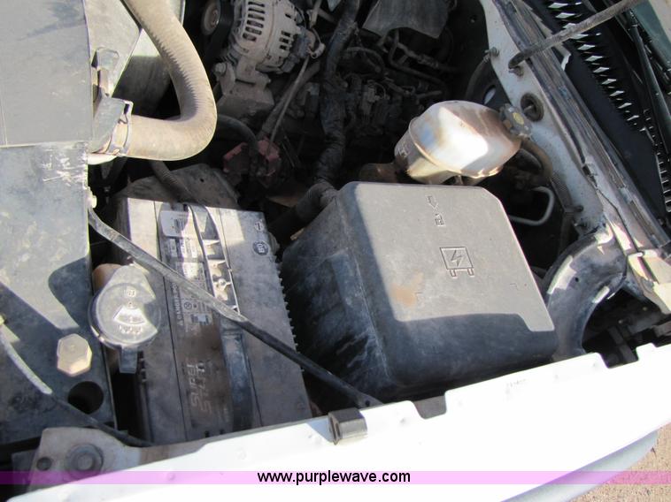 image for item B2130 2006 Chevrolet Silverado C2500HD extended cab pickup truck