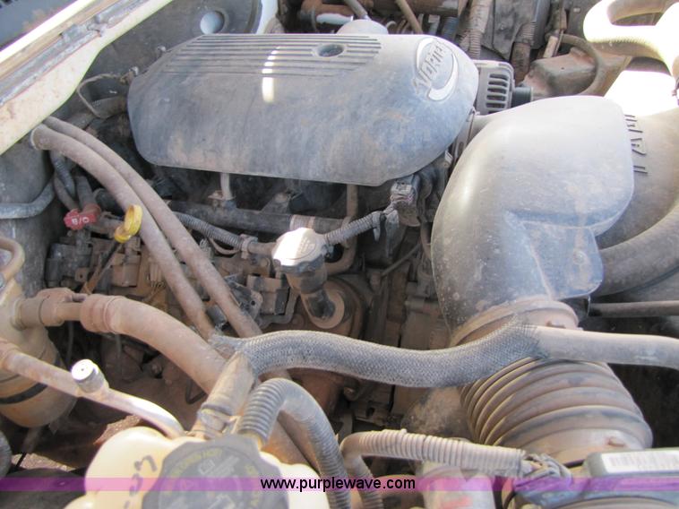 image for item B2130 2006 Chevrolet Silverado C2500HD extended cab pickup truck