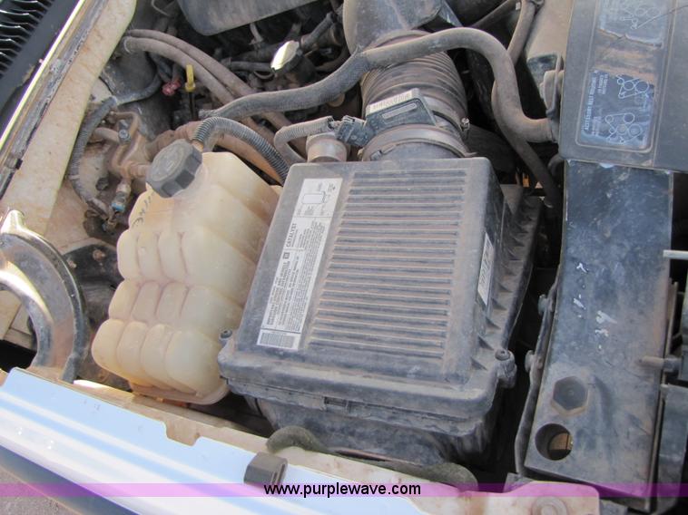 image for item B2130 2006 Chevrolet Silverado C2500HD extended cab pickup truck