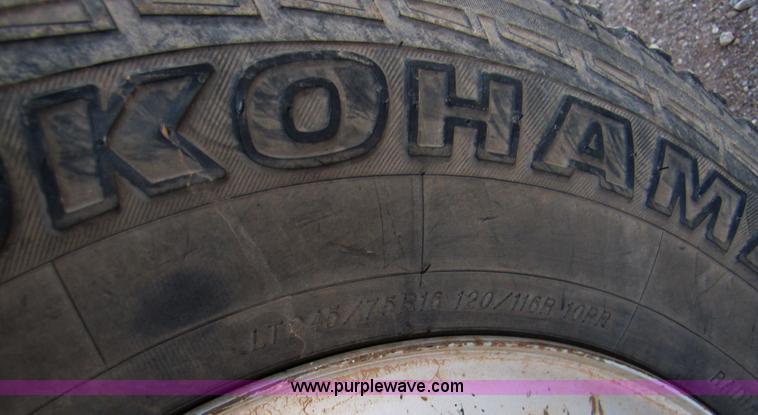 image for item B2130 2006 Chevrolet Silverado C2500HD extended cab pickup truck