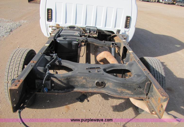 image for item B2130 2006 Chevrolet Silverado C2500HD extended cab pickup truck