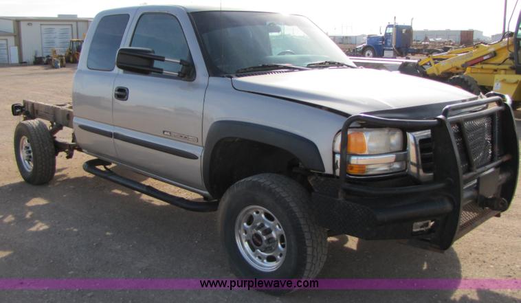 image for item B2131 2004 GMC Sierra 2500HD extended cab pickup truck