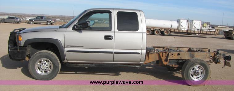 image for item B2131 2004 GMC Sierra 2500HD extended cab pickup truck