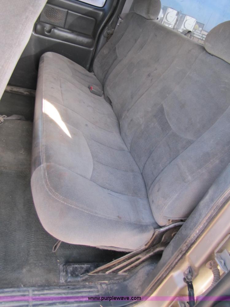 image for item B2131 2004 GMC Sierra 2500HD extended cab pickup truck