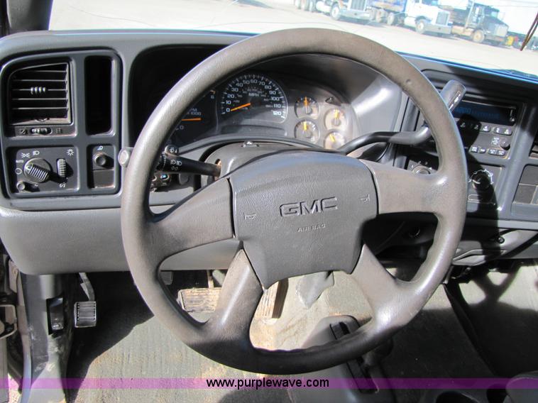 image for item B2131 2004 GMC Sierra 2500HD extended cab pickup truck
