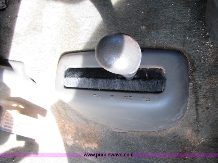 image for item B2131 2004 GMC Sierra 2500HD extended cab pickup truck