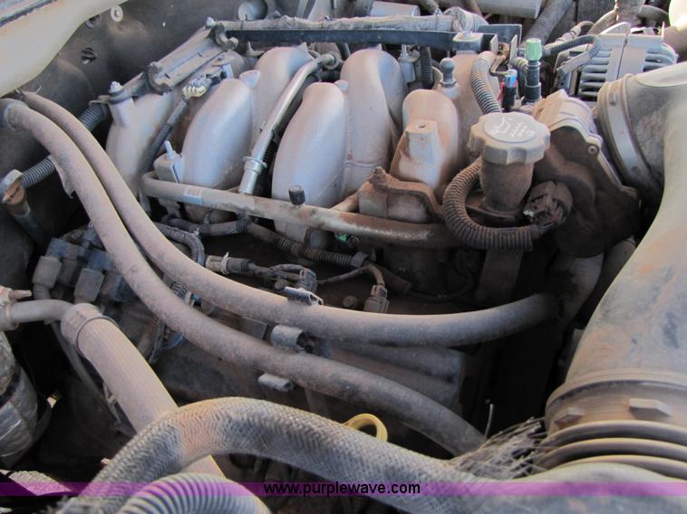 image for item B2131 2004 GMC Sierra 2500HD extended cab pickup truck