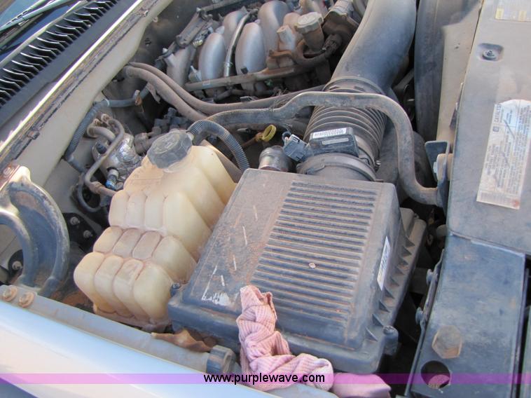 image for item B2131 2004 GMC Sierra 2500HD extended cab pickup truck