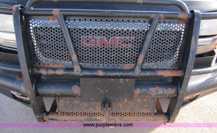 image for item B2131 2004 GMC Sierra 2500HD extended cab pickup truck