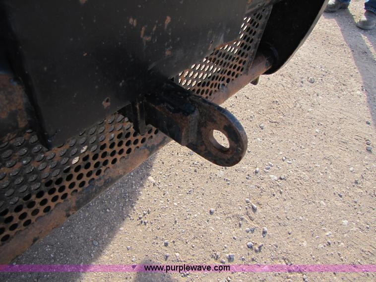 image for item B2131 2004 GMC Sierra 2500HD extended cab pickup truck