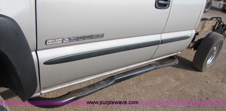 image for item B2131 2004 GMC Sierra 2500HD extended cab pickup truck