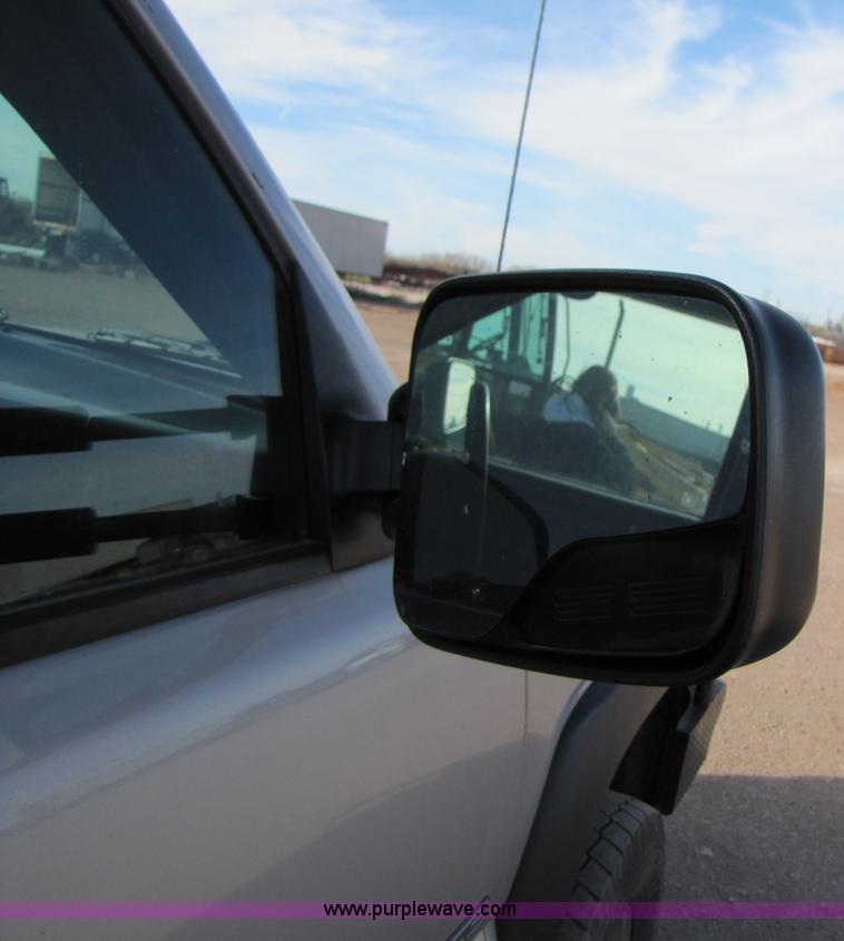 image for item B2131 2004 GMC Sierra 2500HD extended cab pickup truck