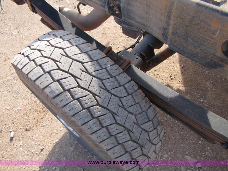 image for item B2131 2004 GMC Sierra 2500HD extended cab pickup truck