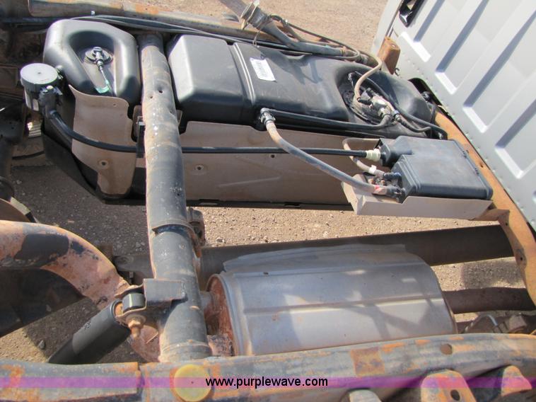 image for item B2131 2004 GMC Sierra 2500HD extended cab pickup truck